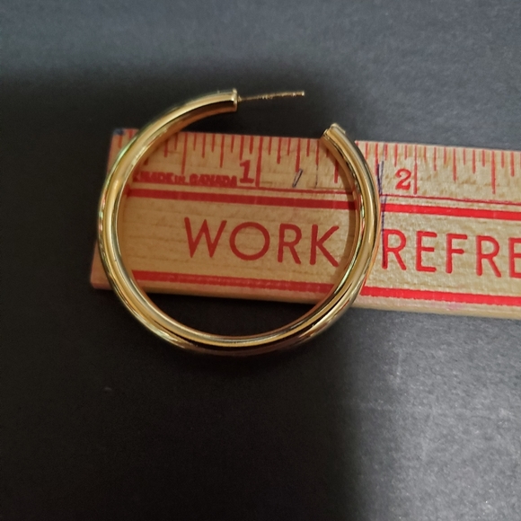 Good hoop earrings - Picture 3 of 3